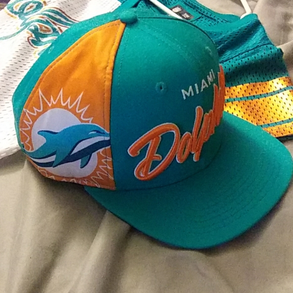 Miami Dolphins hat - Picture 3 of 4